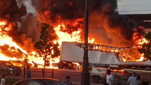 تصادف آتشین دو کامیون در برمپتون یک کشته بر جای گذاشت