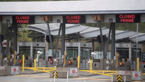 با وجود ممنوعیت سفر، هزاران توریست امریکایی سعی در ورود به کانادا دارند