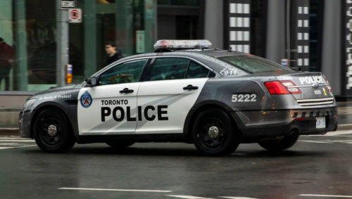 مأمور پلیس تورنتو در ارتباط با تحقیقات قاچاق جنسی در مورد یک دختر 16 ساله متهم شد