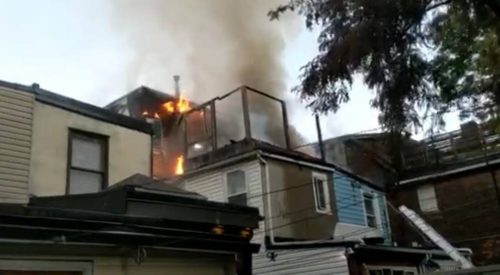 شیوع آتش سوزی از یک خانه مسکونی به خانه های مجاور 500 هزار دلار خسارت زد