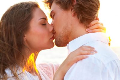 بوسه : آیا می دانید فوائدی جسمی و روحی بوسیدن چیست؟