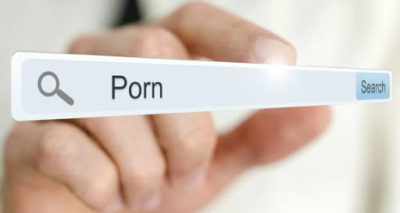 روانشناسی جنسی : تماشای صحنه های پورن در مردان موجب اختلال جنسی می شود