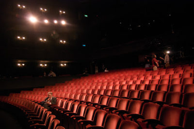 سینه ورد ، دومین اپراتور بزرگ سینما در جهان تمام سالن های نمایش ایالات متحده ، انگلیس و ایرلند را میبندد