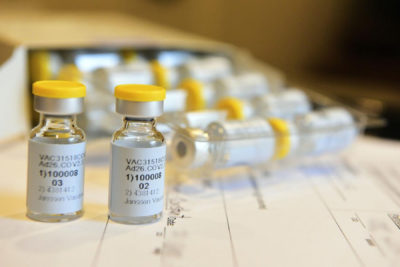 آزمایش دوم واکسن کووید19 بدلیل ابتلای داوطلبین به یک بیماری غیر قابل توجیه متوقف شد
