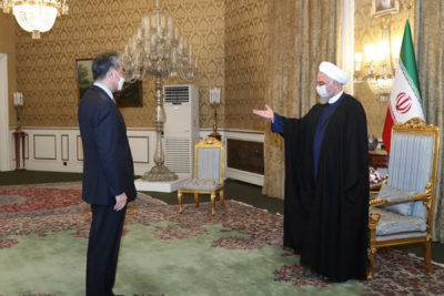 سند برنامه جامع همکاری ایران و چین درپی سفر وزیر خارجه چین به تهران امضا شد