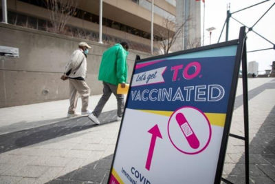 تست کووید۱۹ دو نفر از کارکنان کلینیک های واکسیناسیون مثبت شد