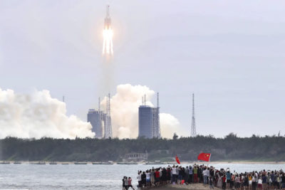 بقایای راکت چینی اوایل روز یکشنبه به جو زمین برمی‌گردد