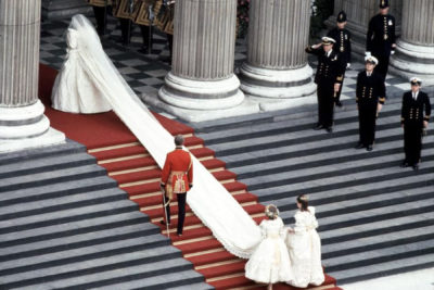 لباس عروسی پرنسس دایانا و پرنس چارلز در معرض دید عموم قرار گرفت