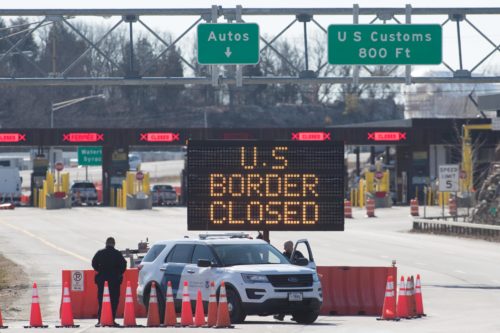ممنوعیت سفرهای غیرضروری از مرزهای کانادا و امریکا یک ماه تمدید شد