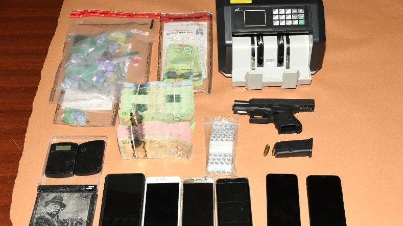 پلیس انتاریو : کشف و ضبط 130 هزار دلار مواد مخدر و چند قبضه سلاح گرم در لندن
