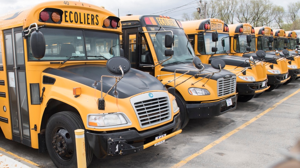 در آستانه شروع سال تحصیلی اتوبوس های مدارس دوبار در روز ضدعفونی می شوند