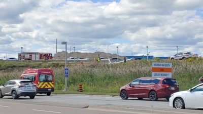 فرود اضطراری یک هواپیمای کوچک در کنار یکی از بزرگراه های تورنتو