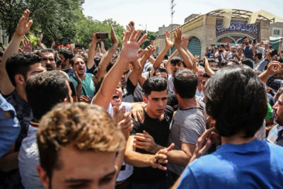 علیرغم اعتراضات بین المللی ، دولت ایران نوید افکاری کشتی گیر ایرانی را اعدام کرد