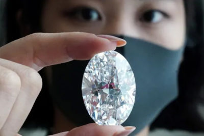 فروش الماس شفاف ۱۲ قیراطی کانادایی در یک مزایده آنلاین به قیمت ۱۵.۷ میلیون دلار