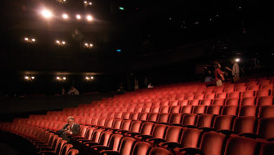 سینه ورد ، دومین اپراتور بزرگ سینما در جهان تمام سالن های نمایش ایالات متحده ، انگلیس و ایرلند را میبندد