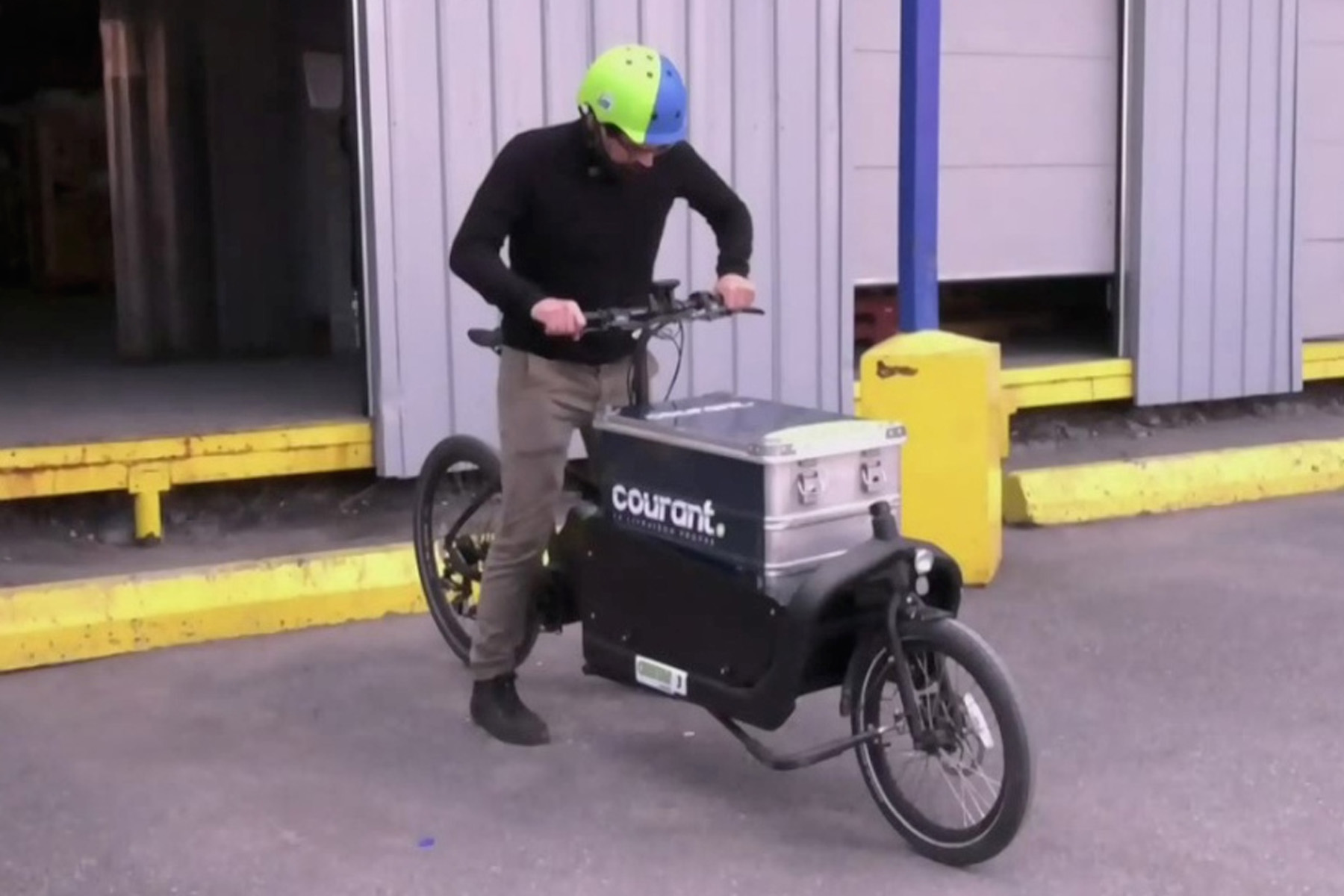 شهرداری مونترال تصمیم دارد خدمات دلیوری درون شهری با دوچرخه را دائمی کند