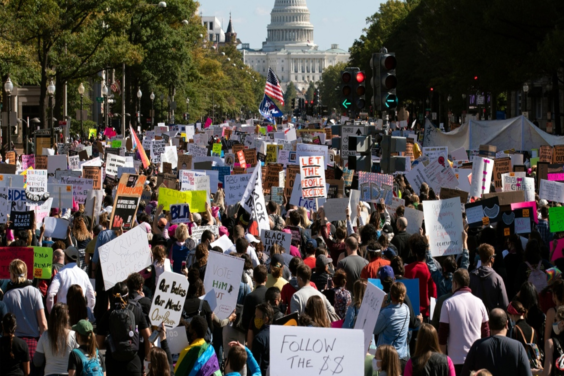 برگزاری راهپیمایی در سراسر امریکا : هزاران زن خواستار رای ندادن به دونالد ترامپ شدند
