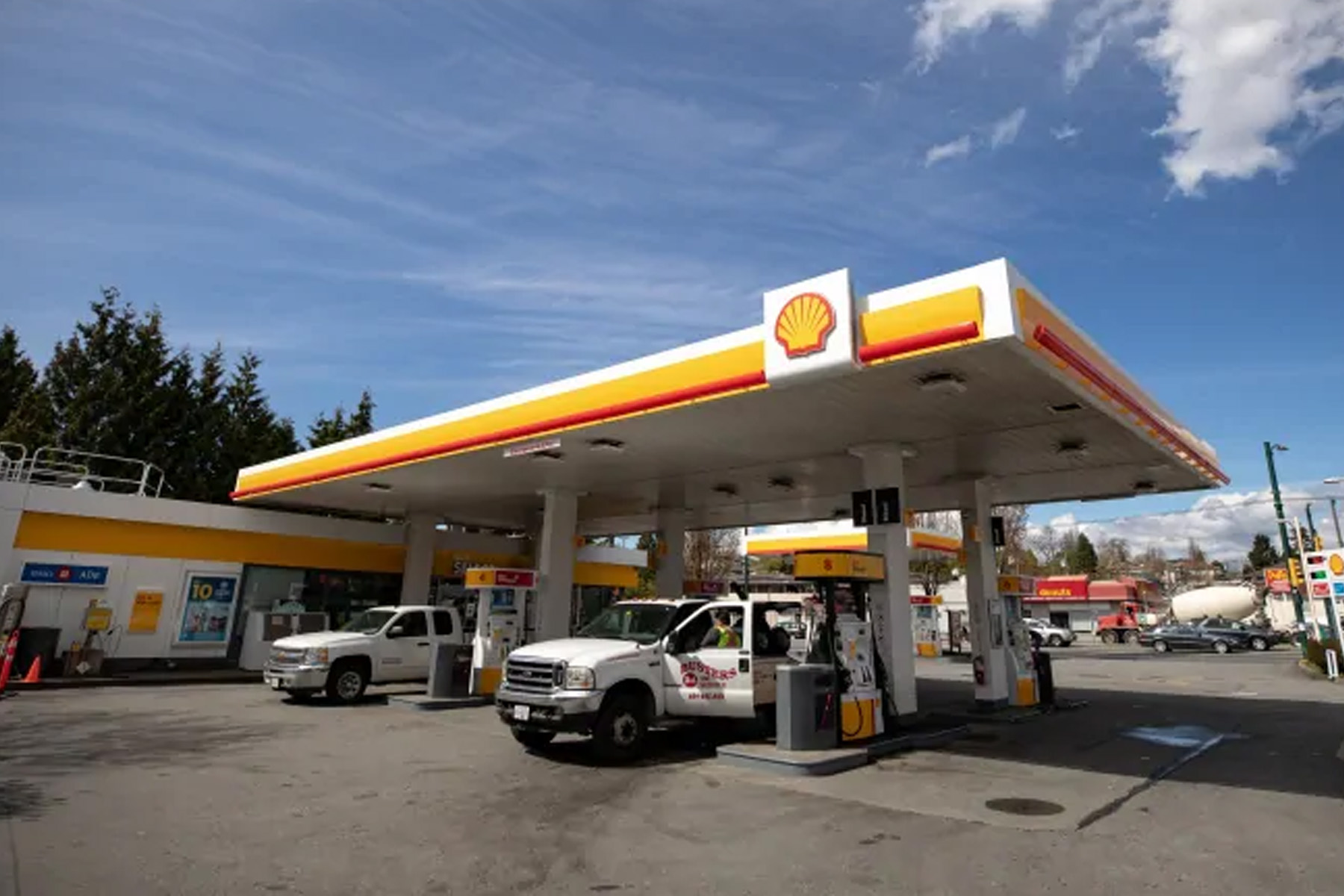 شرکت نفتی شل با کمک مشتریان دو سنت در لیتر برای انتشار گاز کربن در نظر میگیرد
