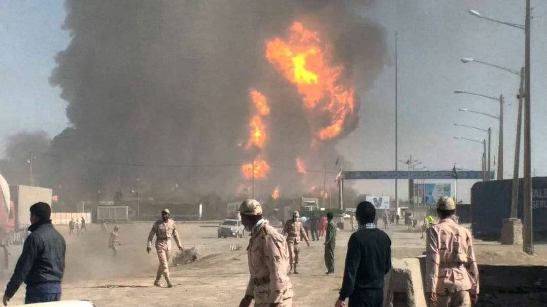 انفجار در مرز افغانستان و ایران / گمرک دوغارون طعمه حریق شد