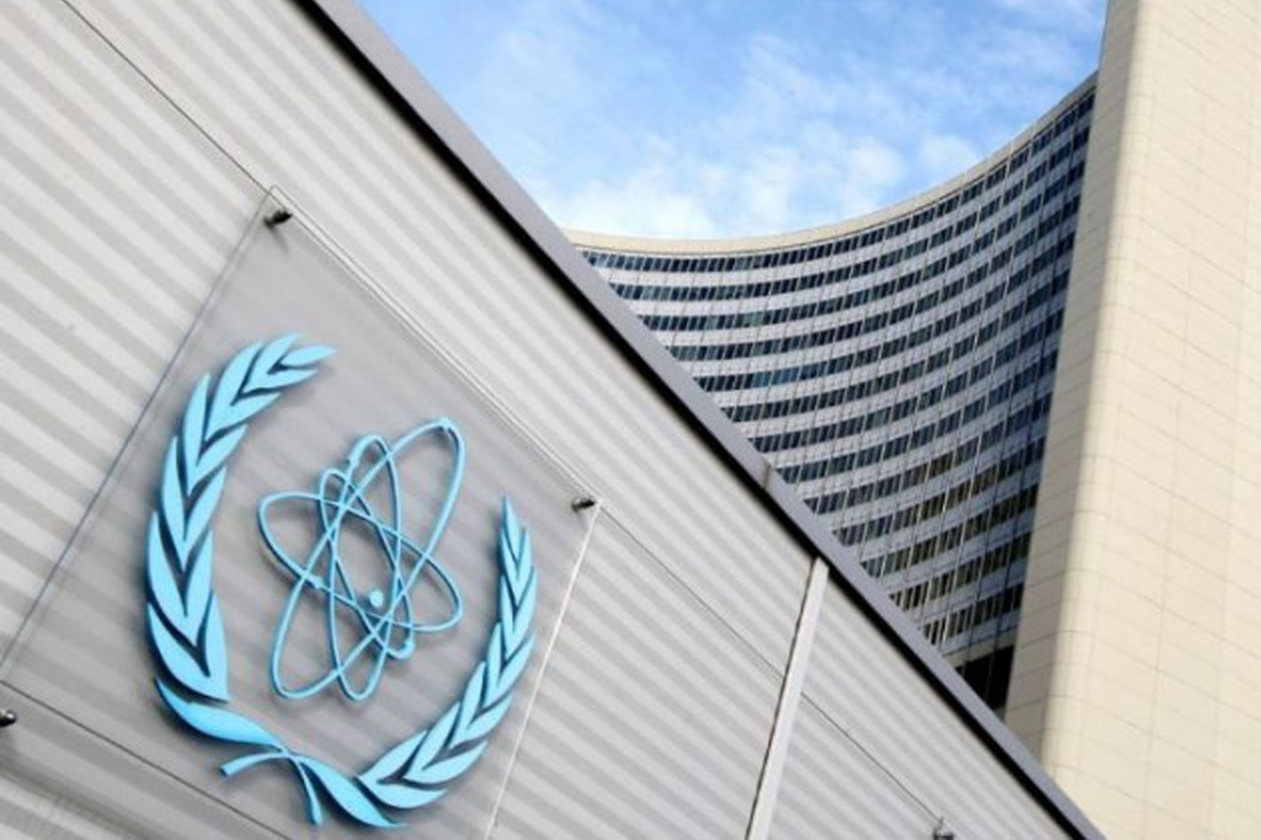 ایران در نامه ای به آژانس انرژی اتمی گفت اجرای داوطلبانه اقدامات برجام را متوقف میکند