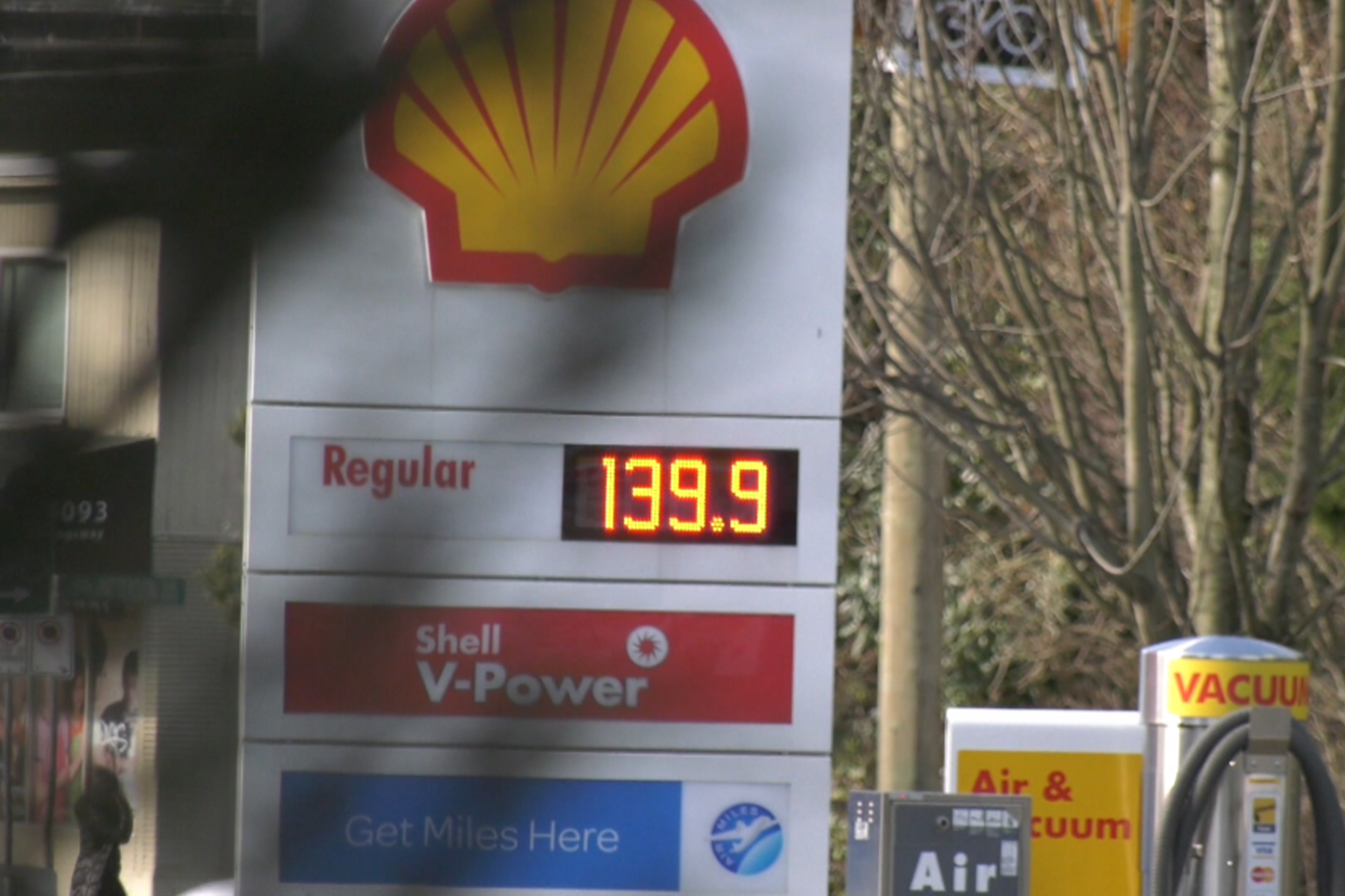 پیش بینی میشود قیمت بنزین در تابستان امسال در مترو ونکوور به لیتری 1.70 دلار افزایش یابد