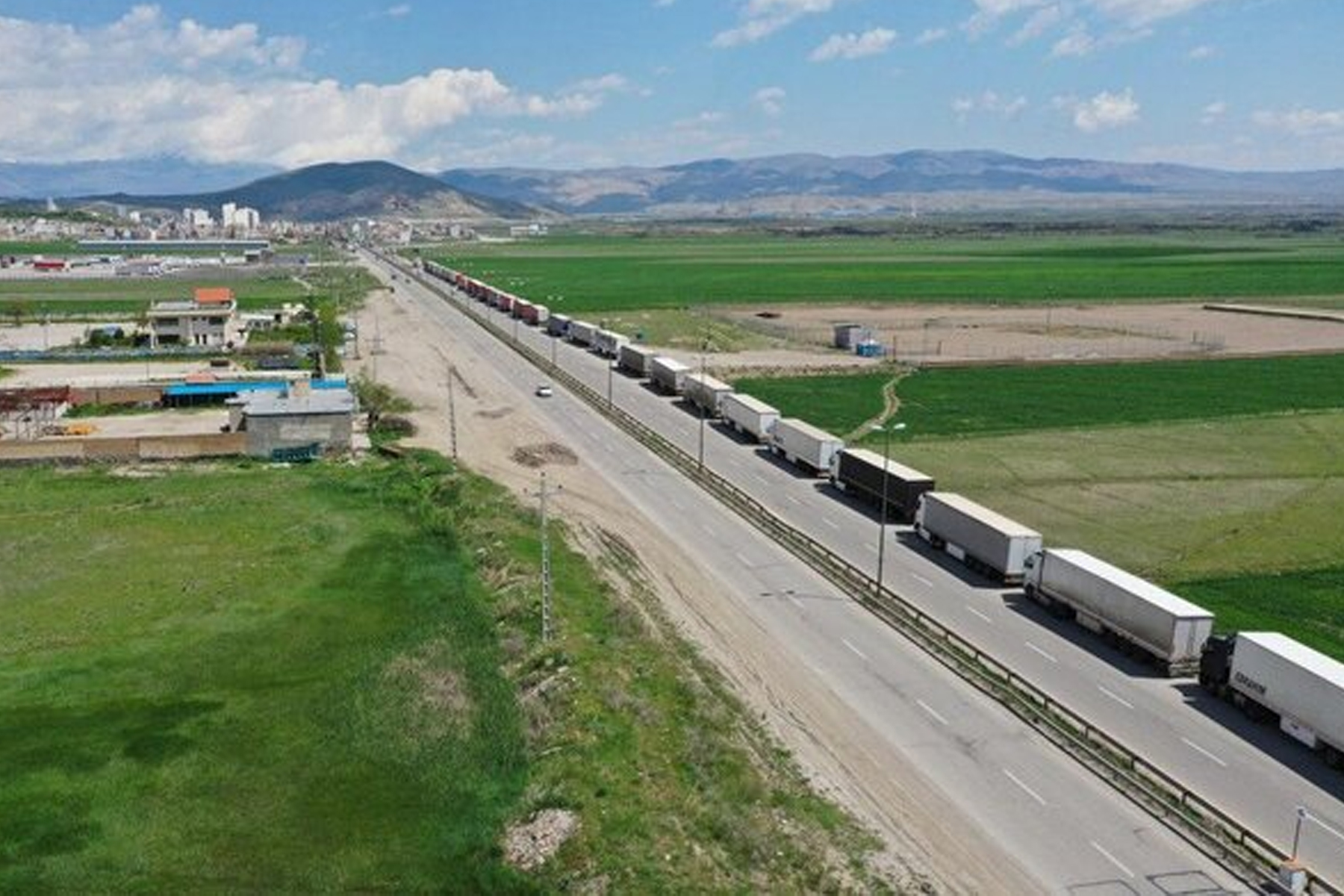 بیش از 500 کامیون در مرز ایران و ترکیه در صف خروج گیر کرده اند