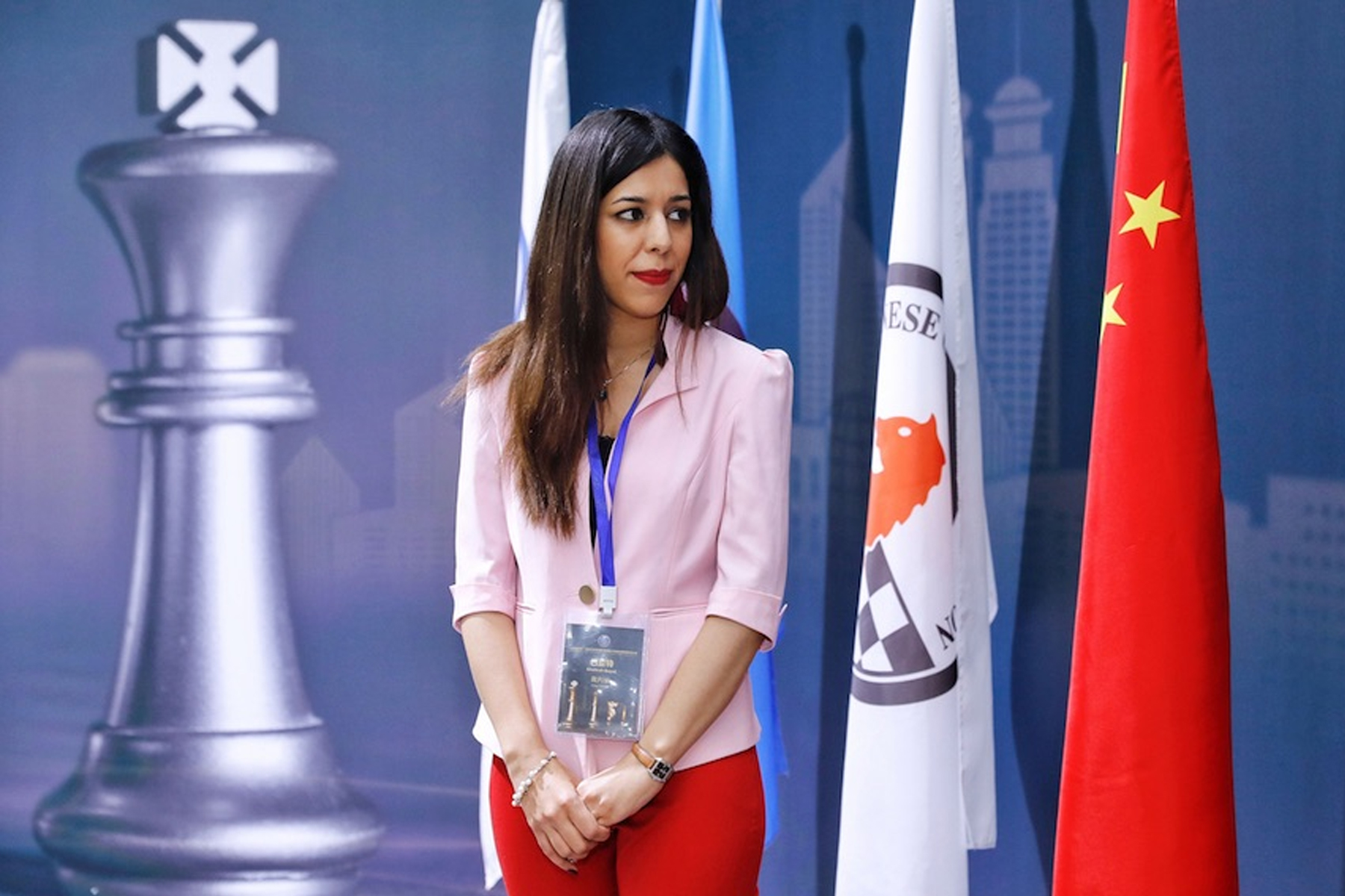 شهره بیات ، شطرنج باز ایرانی جایزه زنان شجاع وزارت خارجه آمریکا را دریافت میکند