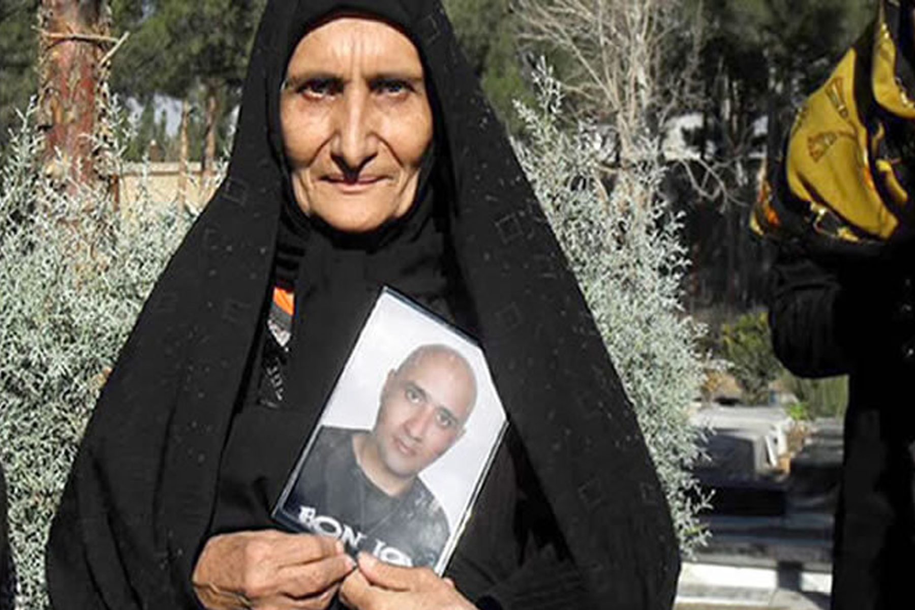 گوهر عشقی مادر ستار بهشتی انجمن #ستار_بهشتی را برای حمایت از زندانیان سیاسی راه‌اندازی کرد