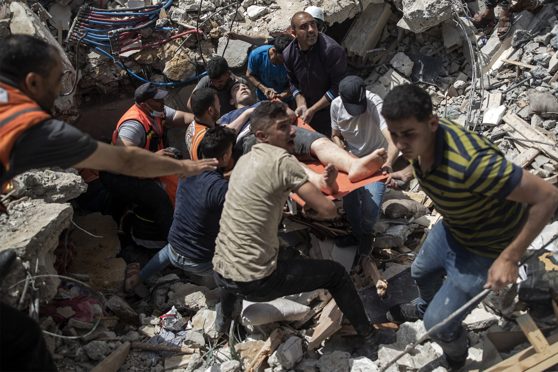 حملات هوایی اسرائیل به غزه باعث مرگ ده‌ها نفر شد؛ تلاش‌ها برای برقراری آتش‌بس شتاب گرفت