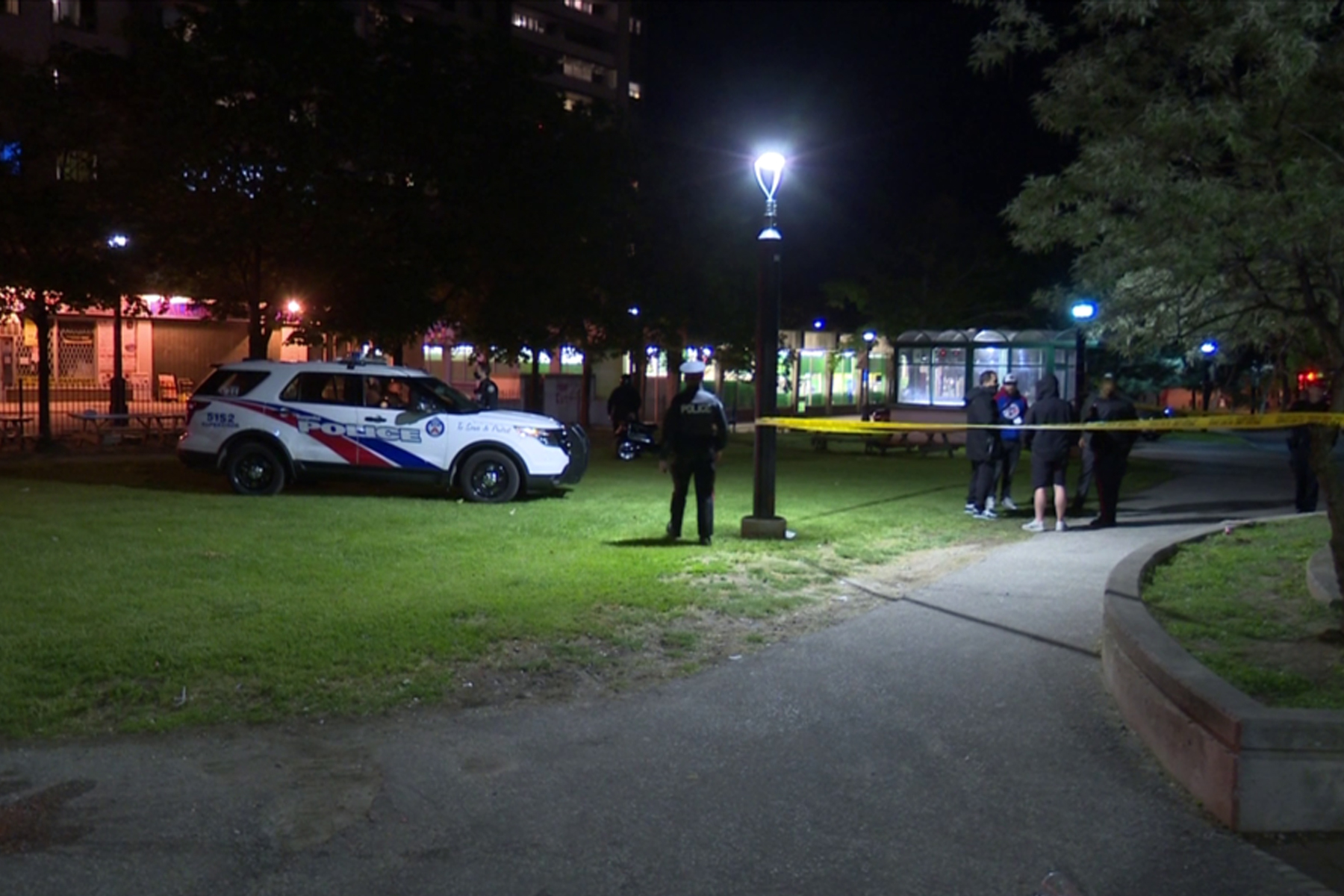 در پی تیراندازی در مرکز شهر تورنتو سه نفر خود را به بیمارستان رساندند