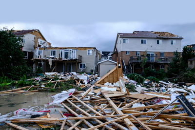 توفان «فاجعه آمیز» در بری انتاریو به ده نفر صدمه زد و چندین خانه را خراب کرد