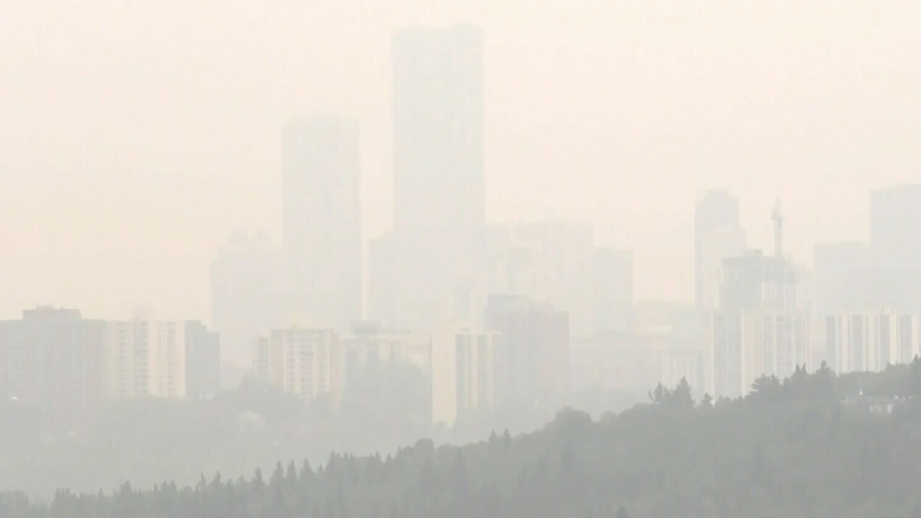 آسمان دودی و کیفیت پایین هوا در سراسر کانادا در پی سوختن نزدیک به 800 مورد آتش‌ سوزی
