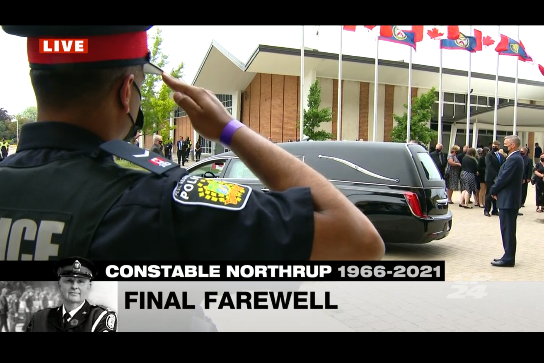 برگزاری مراسم خاکسپاری جفری نورث‌روپ افسر پلیس تورنتو در بی‌ام‌او فیلد