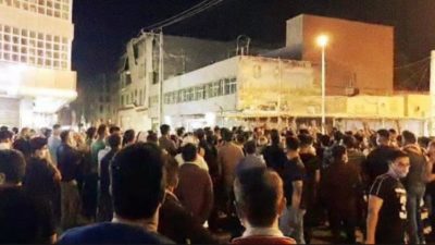 جشن قهرمانی پرسپولیس فرصتی برای اعتراض و شعار علیه رهبر ایران تبدیل شد