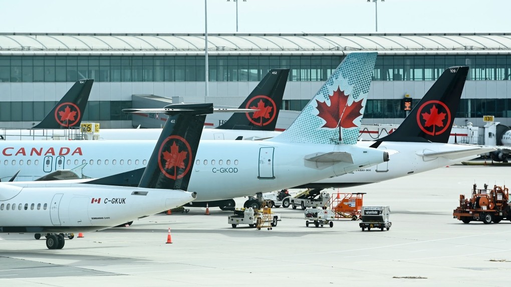هشدار فرودگاه پیرسون تورنتو به مسافران در مورد تأخیرهای طولانی آخر هفته