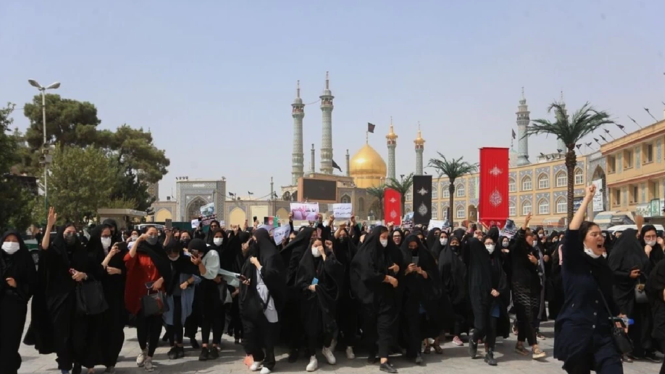 تجمع زنان افغان علیه طالبان در قم: امارت اسلامی نمی خواهیم