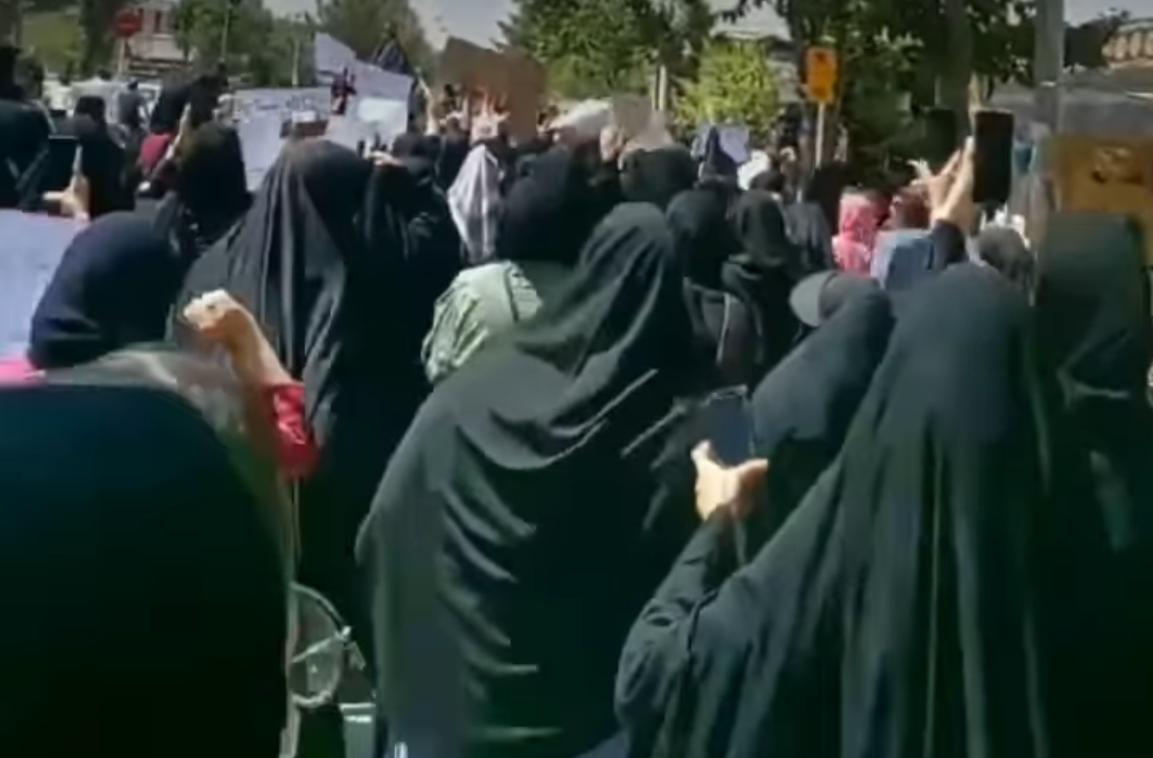 اعتراضات علیه گروه تروریستی طالبان در ایران به اصفهان رسید