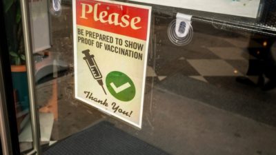 برنامه کارت واکسن بریتیش کلمبیا آغاز به کار کرد: ازاین‌پس ارائه مدرک واکسن برای ورود به بسیاری از کسب‌وکارهای غیرضروری الزامی است