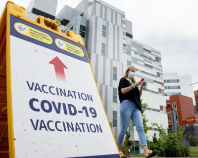 نمایندگان منتخب لیبرال و نیودموکرات همگی واکسینه خواهند شد اما محافظه‌کاران از اظهارنظر مشابه طفره می‌روند