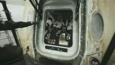 اولین گردشگران فضایی اسپیس ایکس پس از گذراندن 3 روز در مدار زمین در آب‌های آتلانتیک فرود آمدند