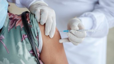 ابتلا 1،700 نفر از افراد کاملاً واکسینه به کووید-19 ظرف دو هفته گذشته در انتاریو بخشی از یک روند نرمال است