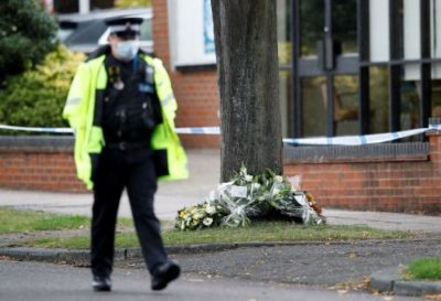 پلیس انگلیس پس از قتل دیوید ایمس جستجوهای احتمالی در رابطه با تروریسم را انجام می دهد