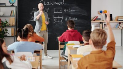 استخدام صدها معلم فاقد مجوز رسمی در انتاریو به دلیل کمبود شدید نیرو