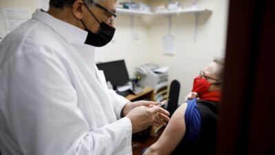 فهرست کامل افراد واجد شرایط دوز سوم واکسن در انتاریو