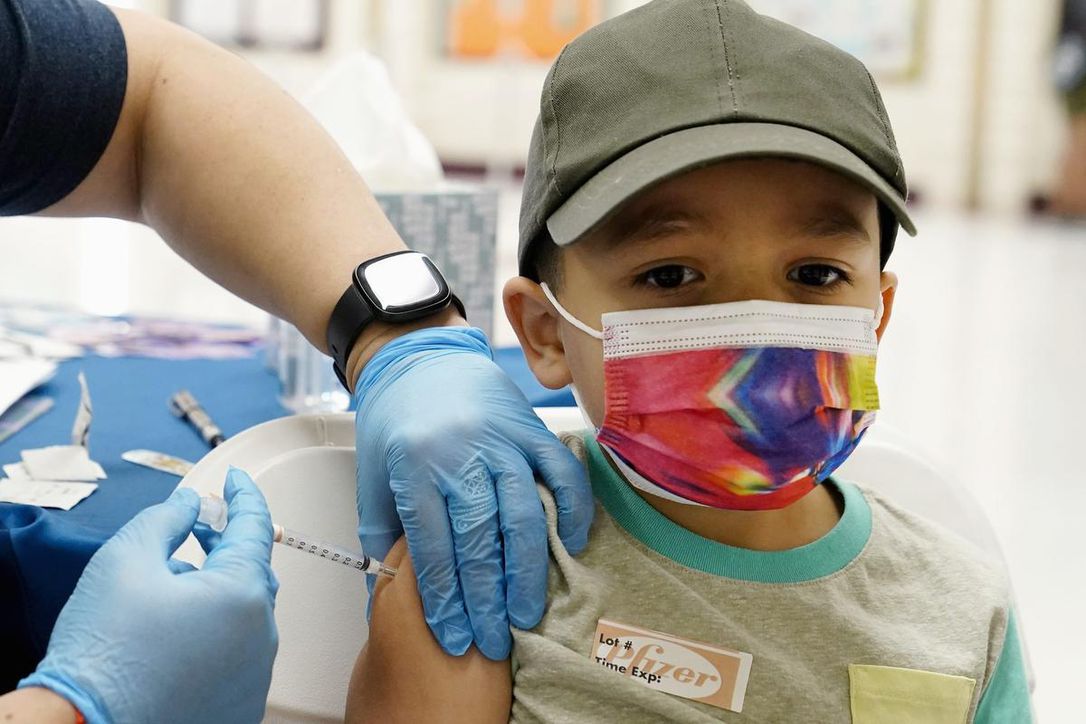 پاسخ به تمامی پرسش‌ها درباره ثبت نوبت واکسن کووید-19 کودکان در انتاریو
