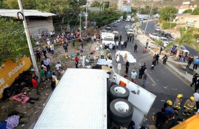 حادثه تصادف کامیون قاچاق مهاجران در مکزیک بیش از 100 نفر کشته و مجروح برجای گذاشت
