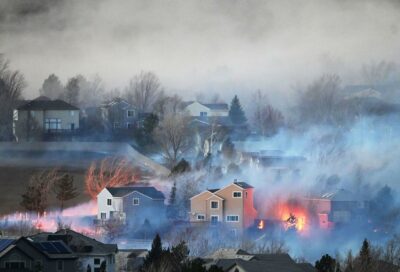 صدها خانه در آتش سوزی شدید کلرادو سوخت و هزاران نفر ناچار شدند منطقه را تخلیه کنند
