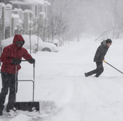 این عکس طوفان برف تورنتو انتاریو را نشان میدهند CANADIAN PRESS/Frank Gunn
