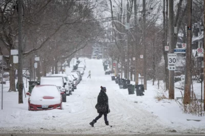 سازمان هواشناسی کانادا پیش بینی کرد تا صبح جمعه 20 سانتیمتر برف در تورنتو و مناطق اطراف ببارد