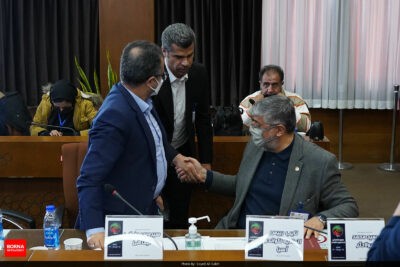 حکم ریاست هادی ساعی به عنوان رئیس فدراسیون تکواندو به او اعطا شد